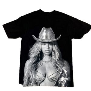 ICONIC Beyonce Renaissance World Tour 2023 Tee - M 🐝